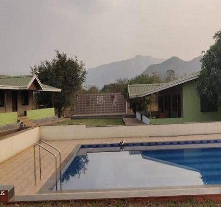 The Avi'S Village Chinchavli 외부 사진